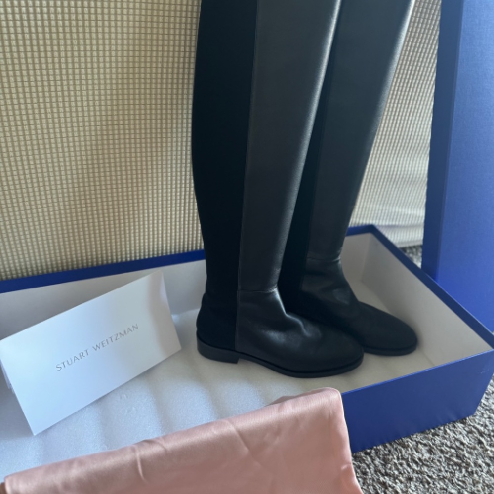 Stuart Weitzman - Picture 2 of 8
